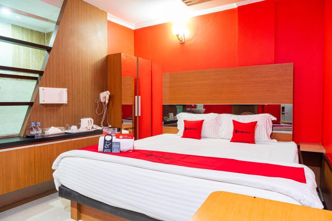 เรดดอร์ซ พลัส เนียร์ แชดสโตน มอลล์ Hotel เบกาซิ ภายนอก รูปภาพ