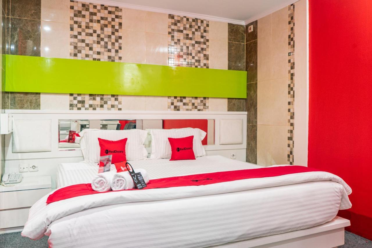 เรดดอร์ซ พลัส เนียร์ แชดสโตน มอลล์ Hotel เบกาซิ ภายนอก รูปภาพ